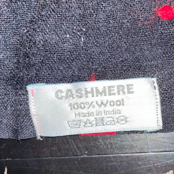 Vintage Indian cashmere oversized floral back red and green scarf - Picture 4 of 8